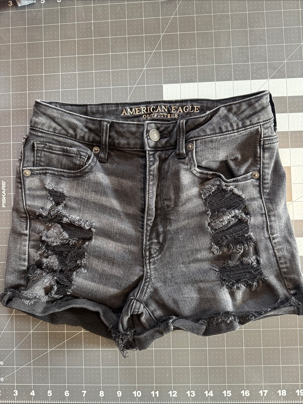 American Eagle Black Distressed Super Stretch Super Hi-Rise Shortie Shorts Sz 6